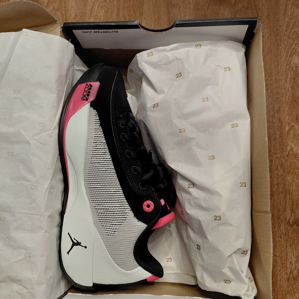 NEW Jordan Low-Top Sneakers in Black, White & Pink - Picture 7 of 8